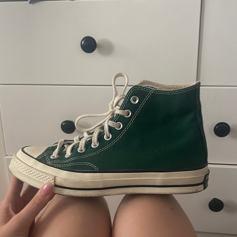 chuck taylor LE urban outfitters